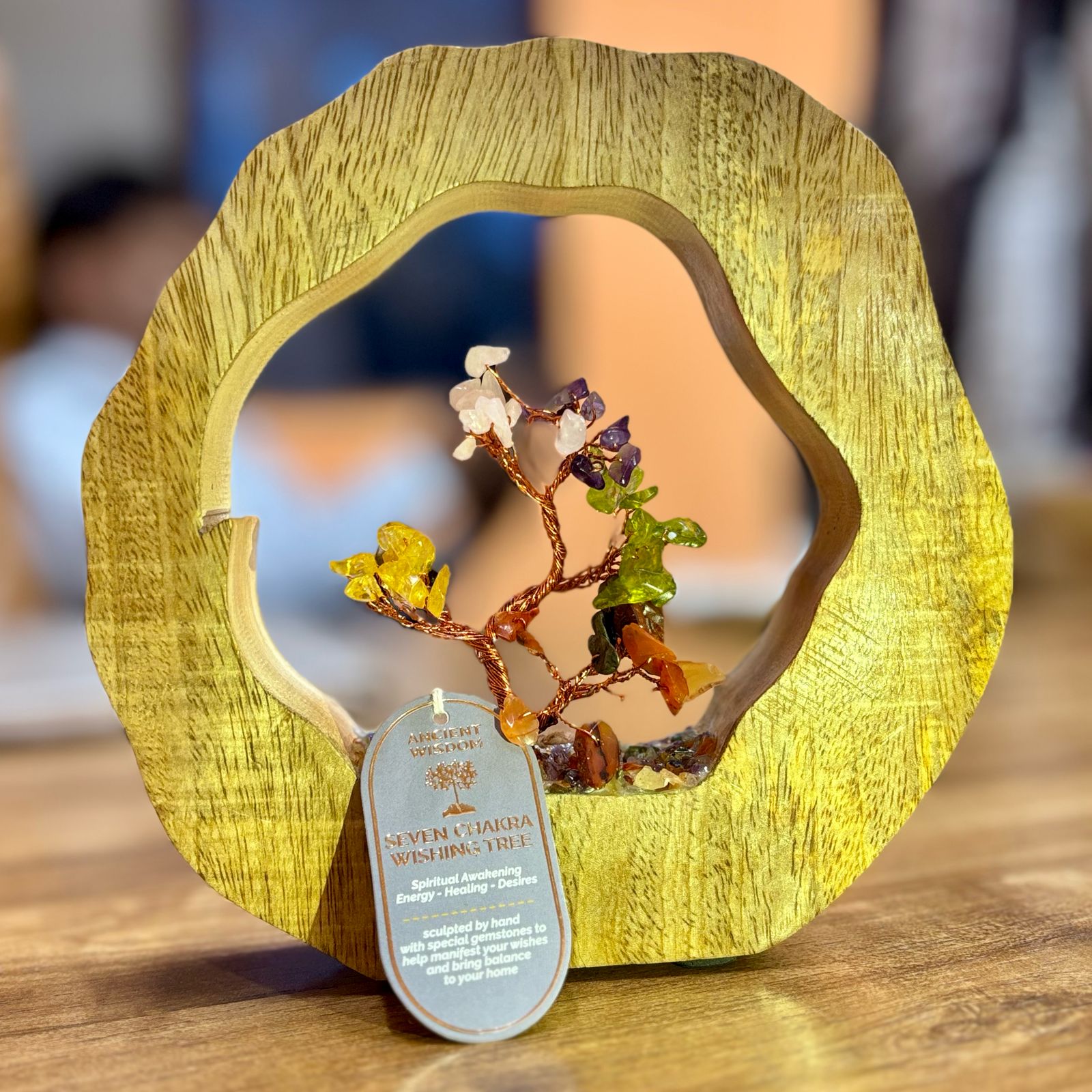 Árvore de Gemas em Jardim - Anel Madeira de Manga - 7 Chakras - 60 Pedras Árvore de Gemas em Jardim - Anel Madeira de Manga - 7 Chakras - 60 Pedras