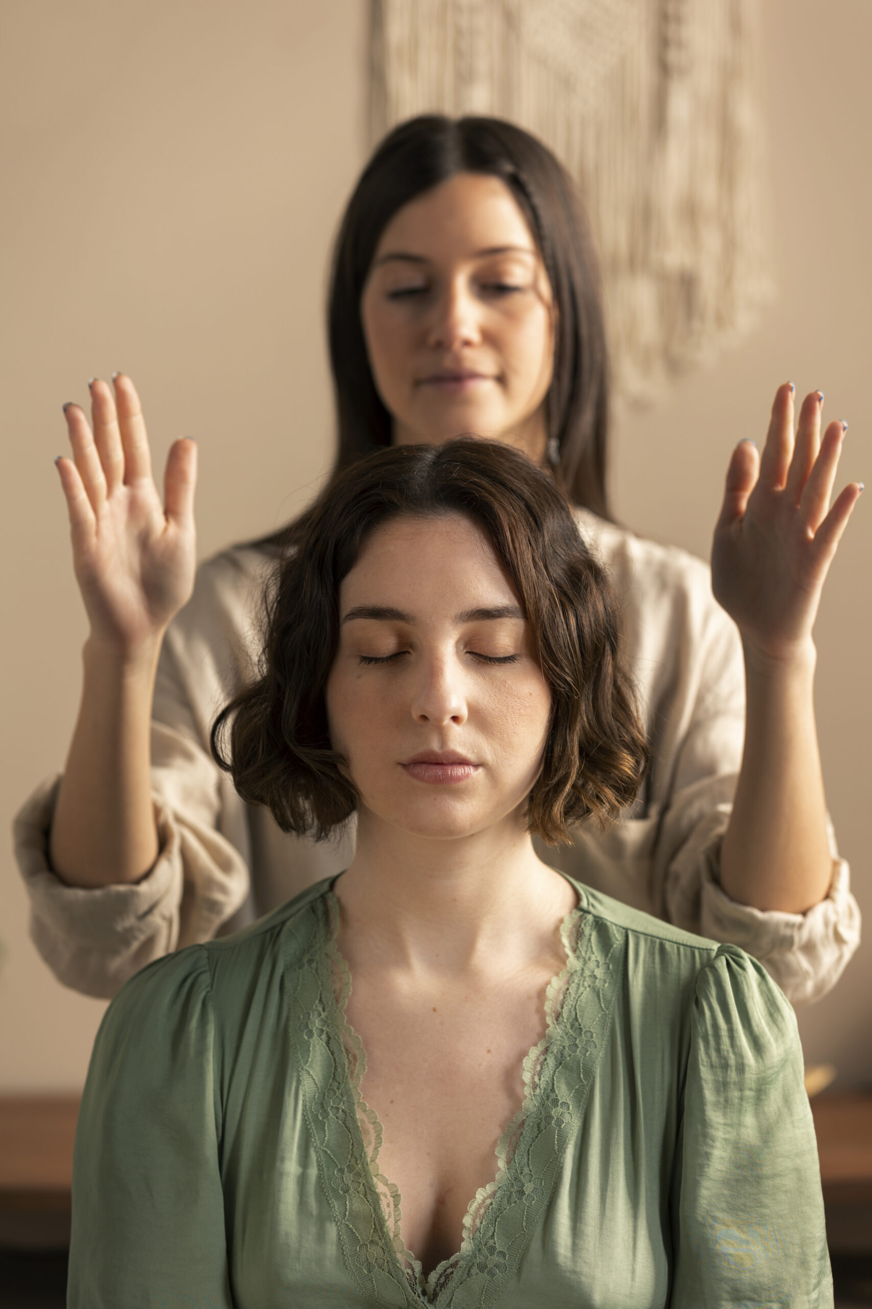 person conducting reiki therapy 4