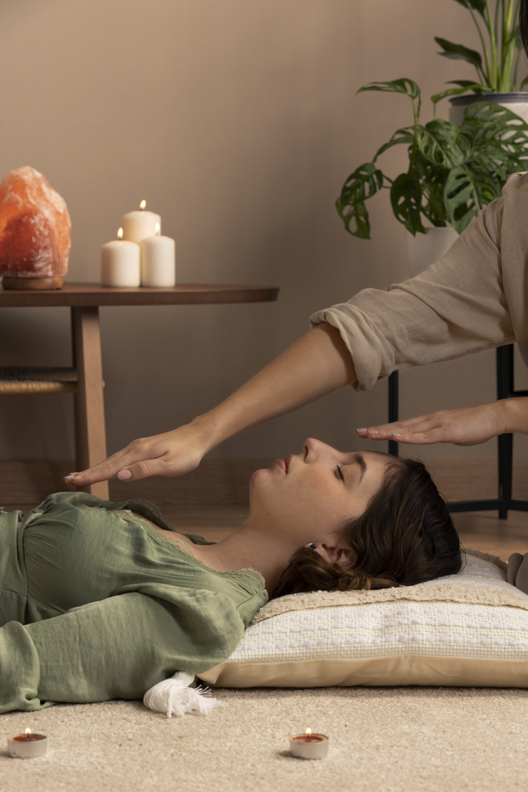 person conducting reiki therapy